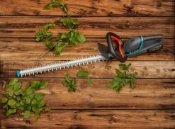 GARDENA Accu Heggenschaar ComfortCut 60/18V P4A Set -Natuurcentrum Winkel gardena accu heggenschaar comfortcut 60 18v p4a set 1500x1103 640af31a3b8eb l