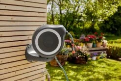 GARDENA Wandslangenbox 15 RollUp S Wit -Natuurcentrum Winkel gardena wandslangenbox 15 rollup s wit 1619704855 l